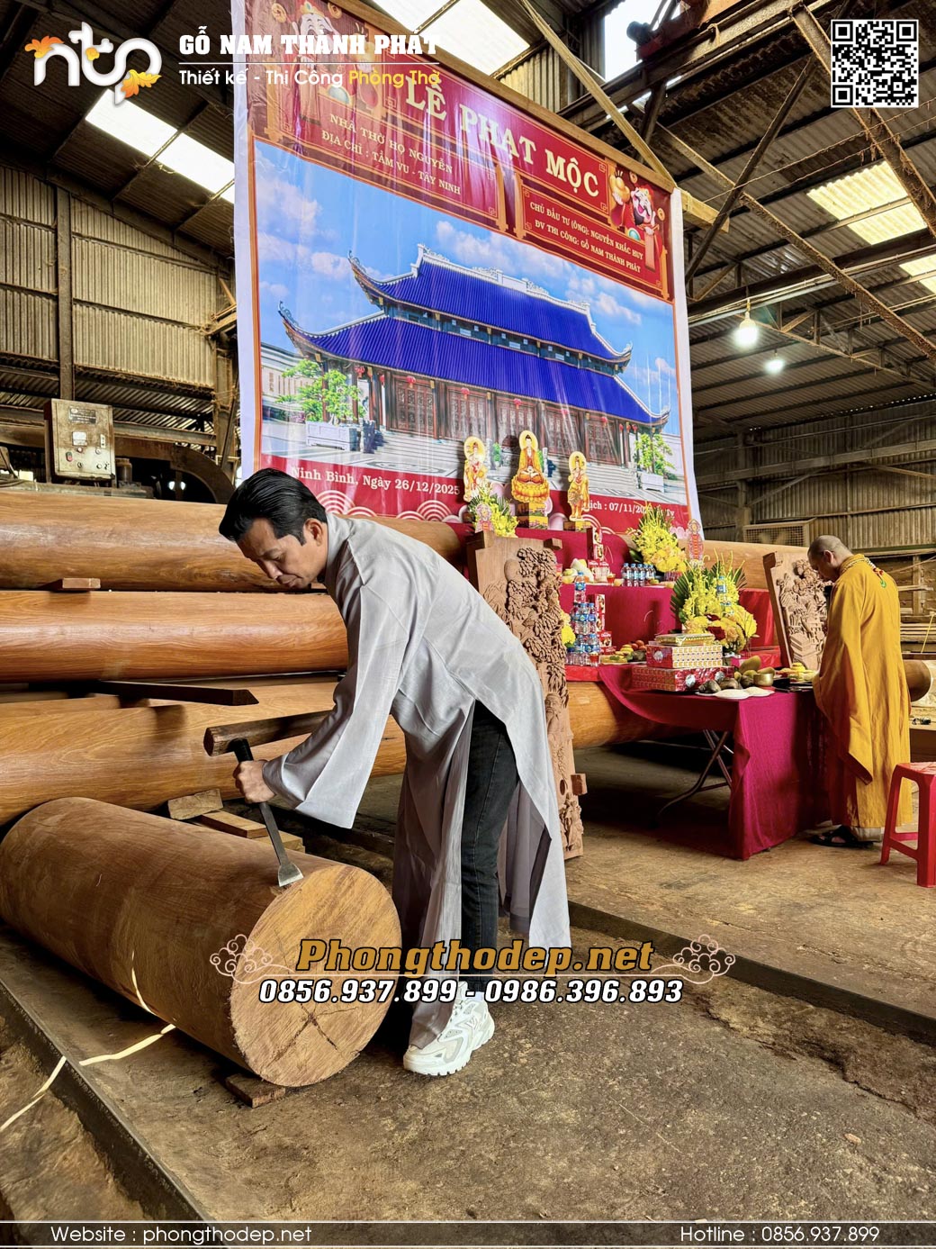 Gia chủ tự tay thực hiện nghi thức phạt mộc